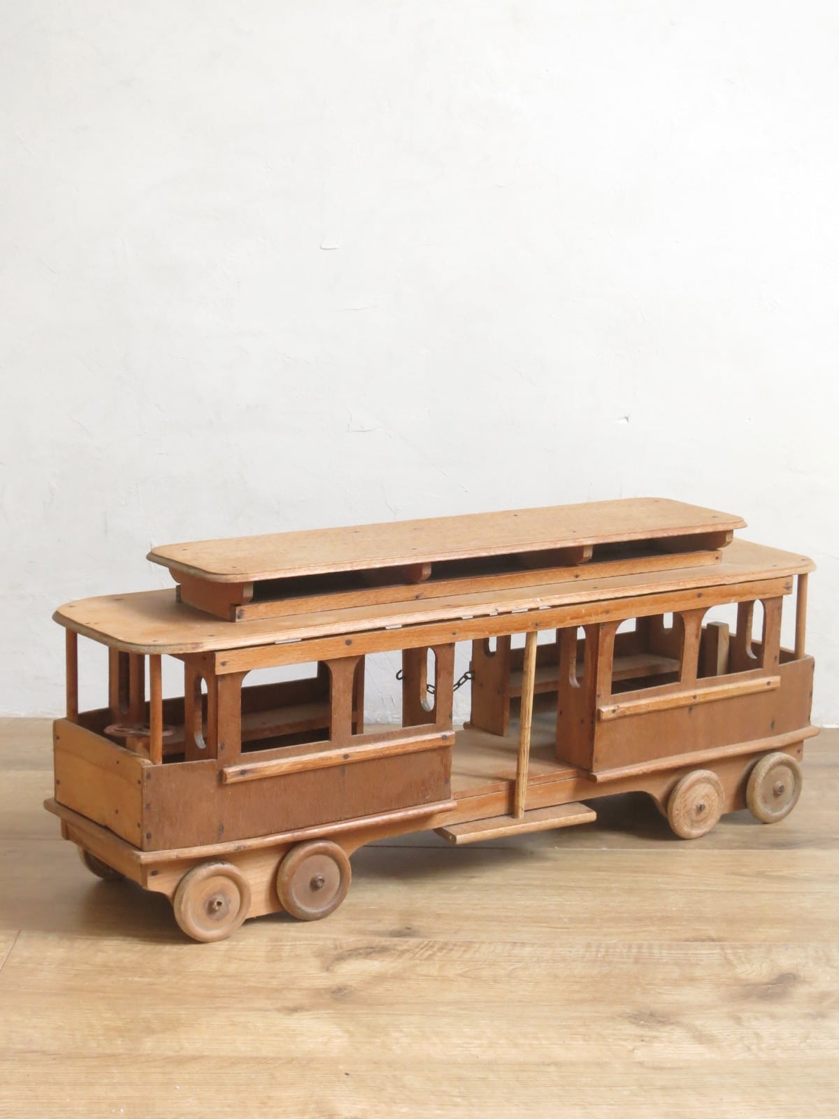 Locomotive tramway, jouet en bois des années 60 pièce de collection