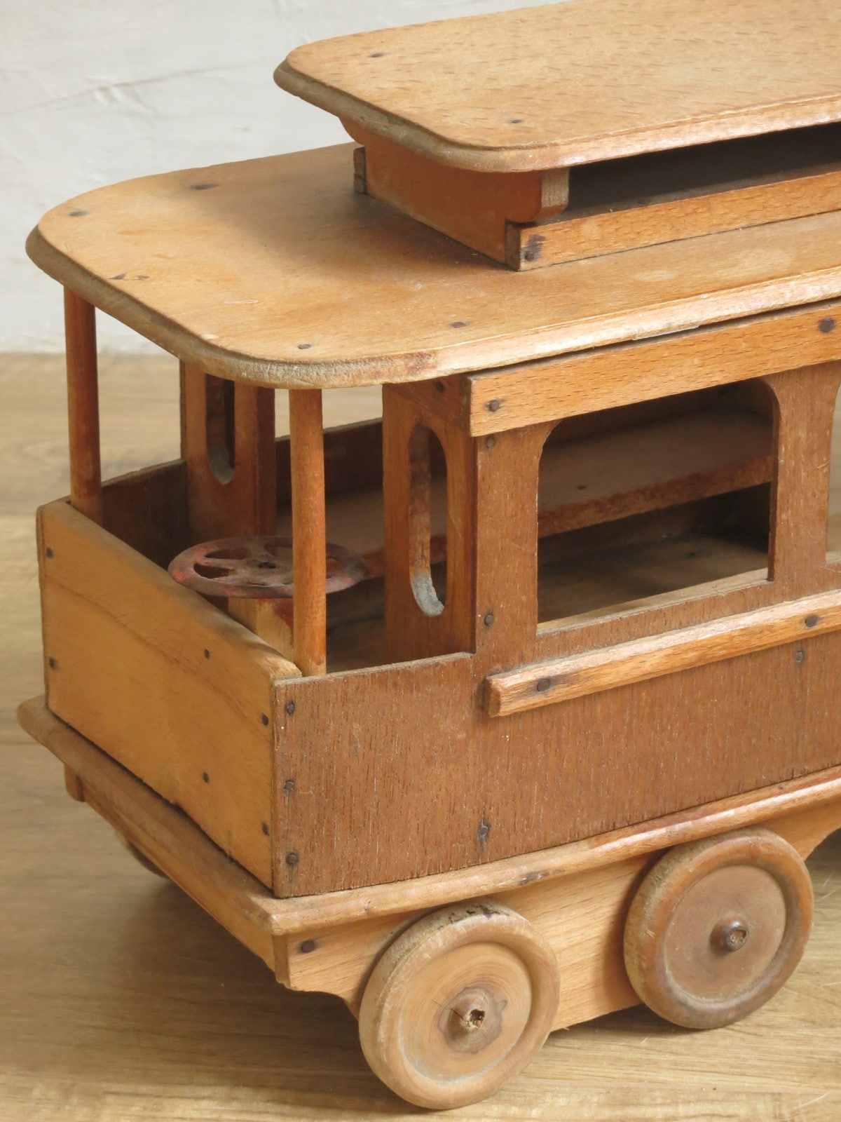 Locomotive tramway, jouet en bois des années 60 pièce de collection