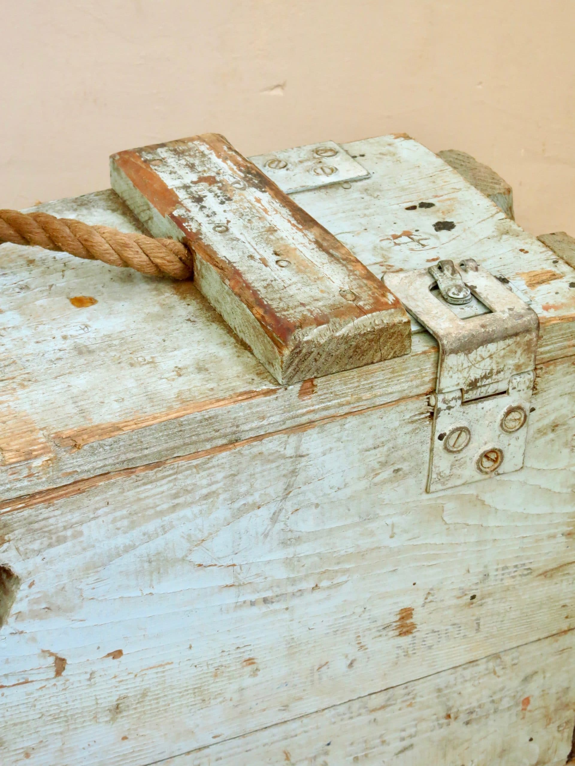 Ancienne caisse à cartouches militaire en bois - Caisses à