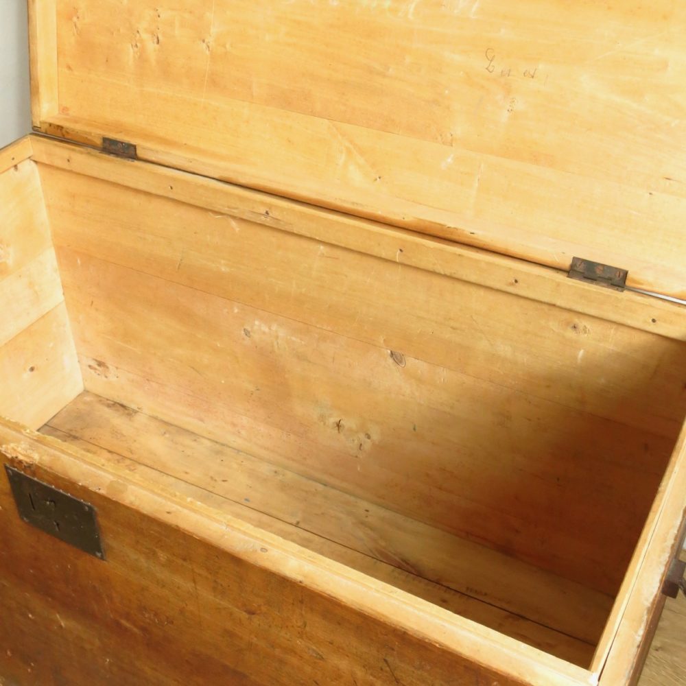 Grande Malle Ancienne / Coffre Vintage En Bois Foncé - Déco Ou Rangement