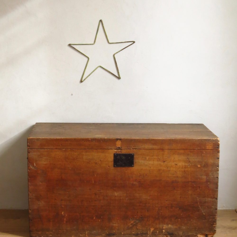 Grande Malle Ancienne En Bois – Style Rétro, Poignées Cuir Et Coins Laiton