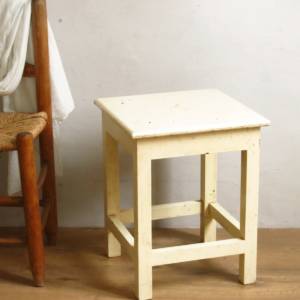 Tabouret industriel en bois