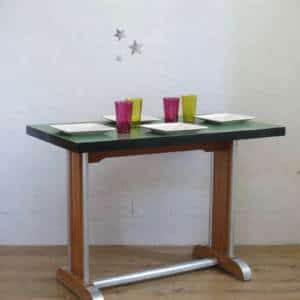 Table de bistrot en formica et zinc.