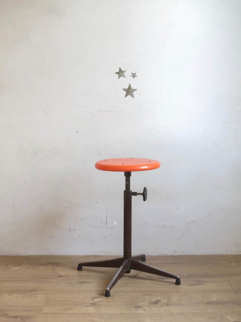 Tabouret industriel orange