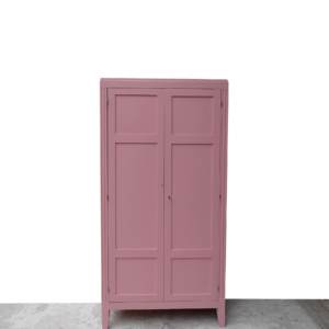 Armoire parisienne rose