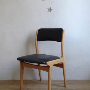 Chaise scandinave skai