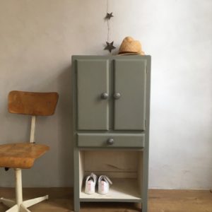 Buffet vintage gris