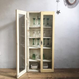 Armoire vitrine