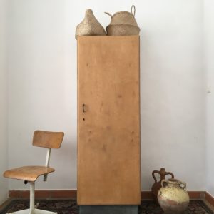 Armoire vintage