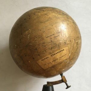 Globe terrestre ancien