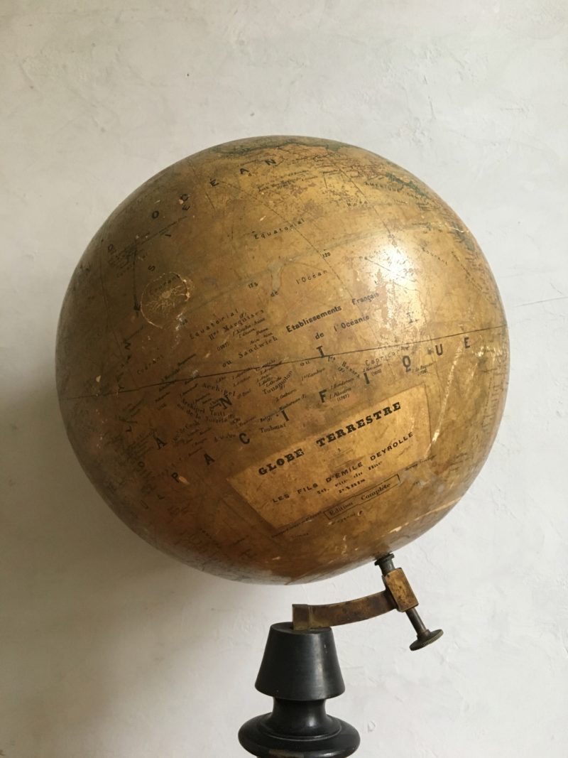 Globe terrestre ancien