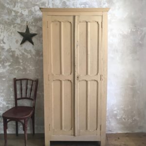 Armoire parisienne