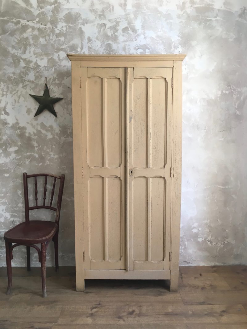 Armoire parisienne