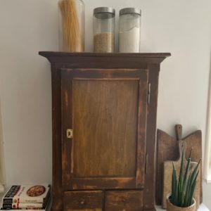 Armoire vintage