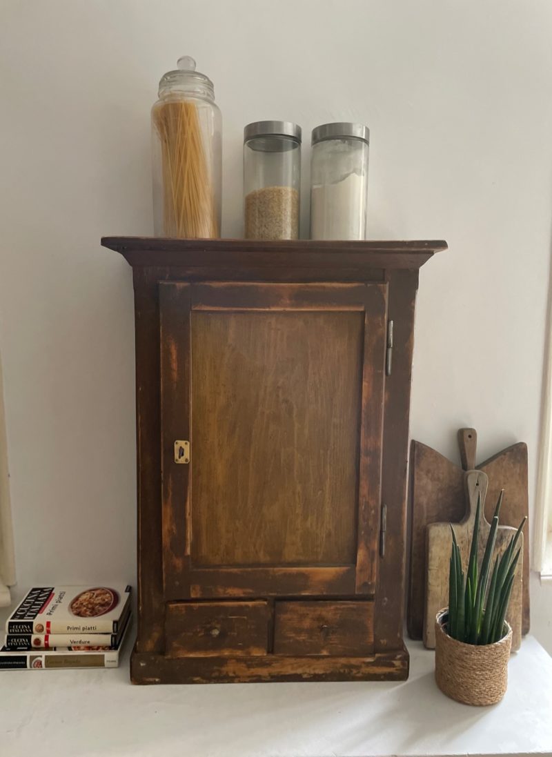 Armoire vintage