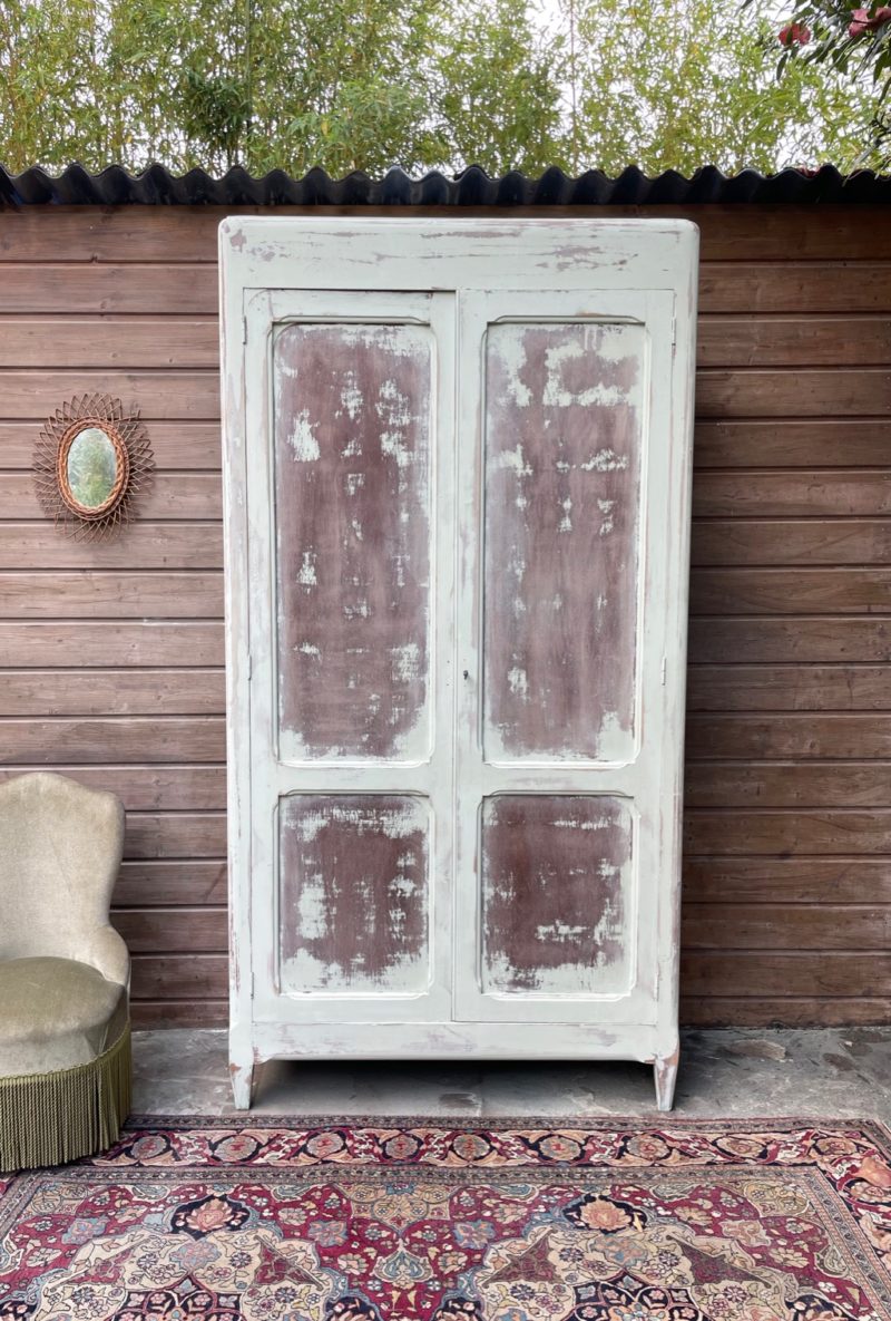 Armoire parisienne