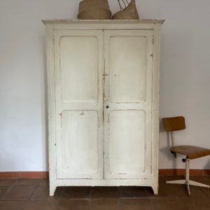 Armoire parisienne