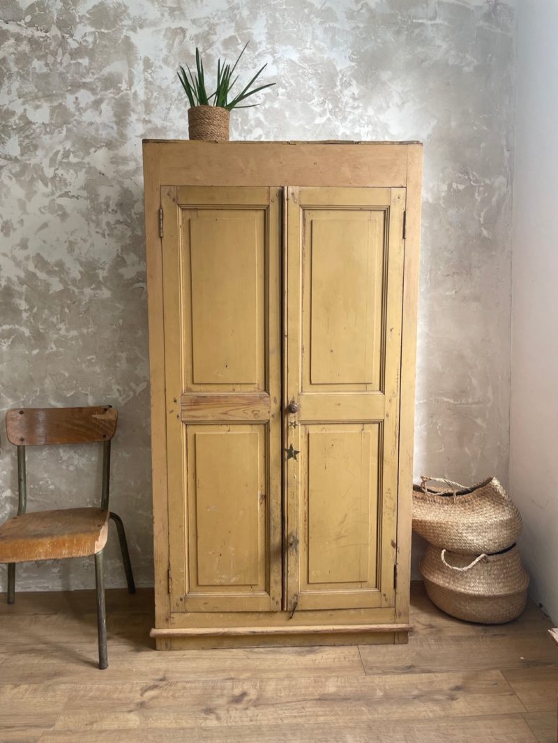 Armoire parisienne