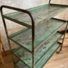 Etageres sur roulettes industriel
