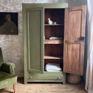 Armoire vintage