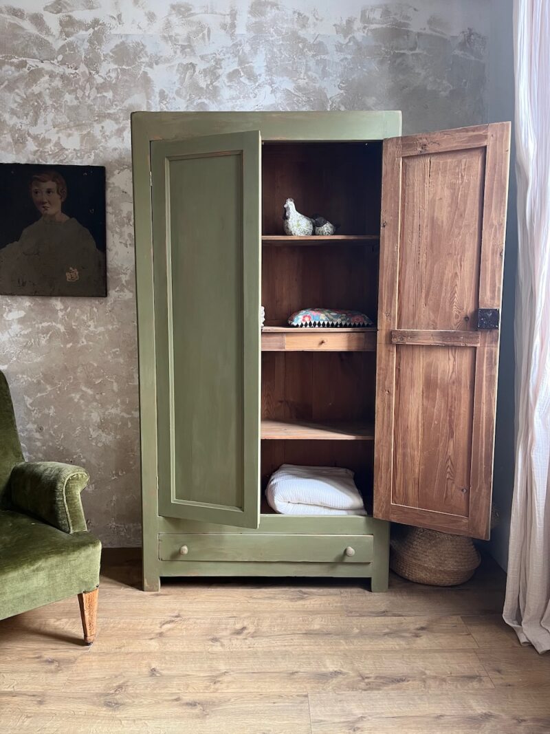 Armoire vintage