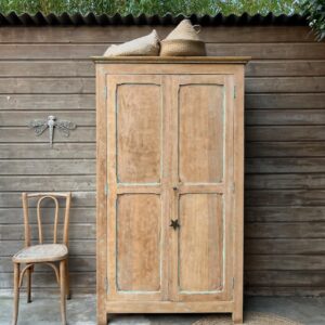 Armoire parisienne