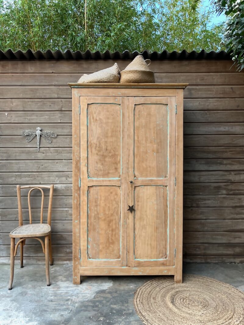 Armoire parisienne