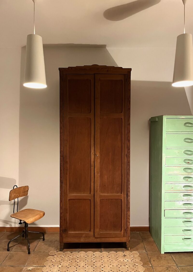 Armoire parisienne