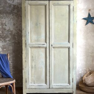 Armoire parisienne