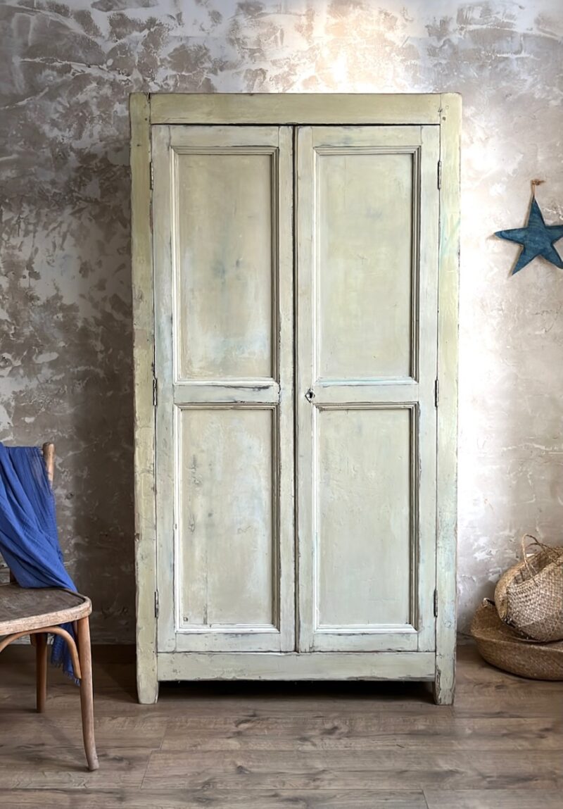 Armoire parisienne