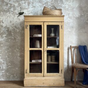 Vitrine ancienne